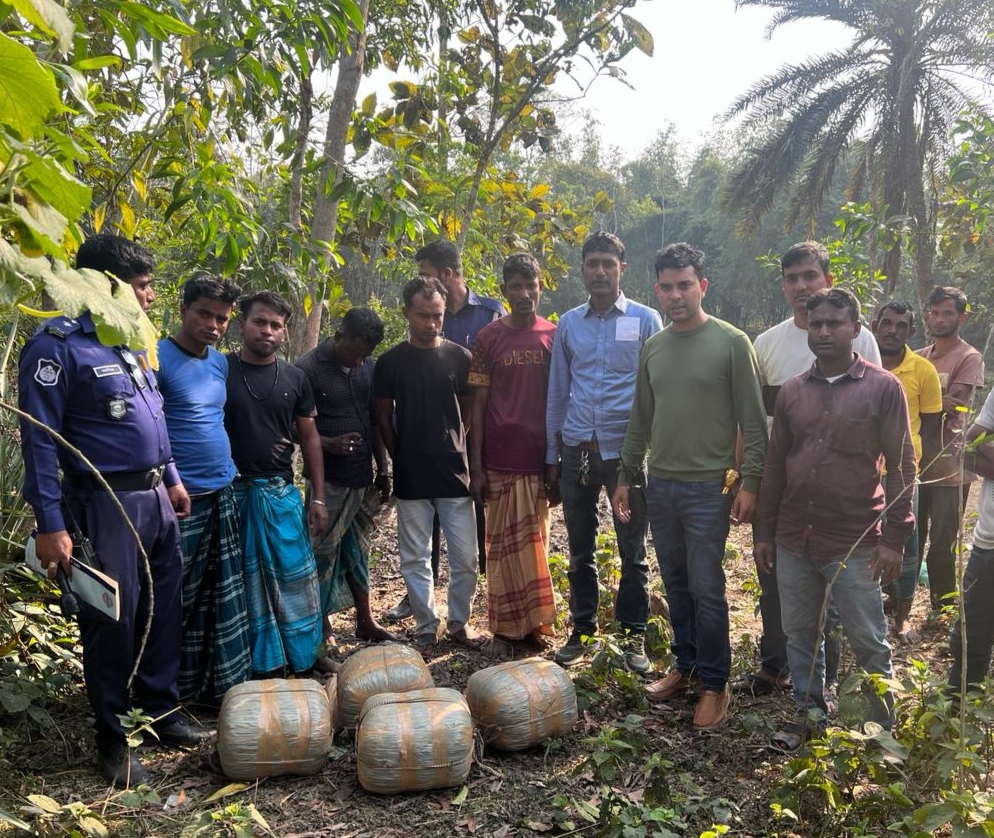 এসআই লিটন রায় ও এএসআই সুবীর দেবের নেতৃত্বে ২০কেজি গাঁজাসহ ৫ জন আটক