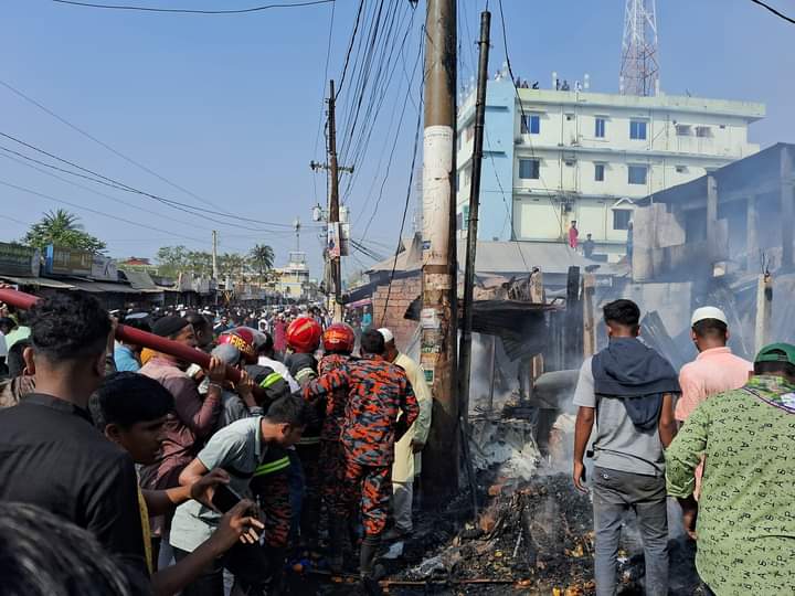 বাহুবলের মিরপুরে আগুন। ১৫ টি দোখানঘর পুড়ে ছাই। ১০কোটি টাকার ক্ষতি