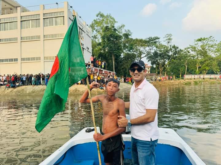 ৪০ বছরের ইতিহাস পাল্টালেন ব্যারিস্টার সুমন, মরা নদীকে জীবিত করলেন, স্পিডবোট প্রদান