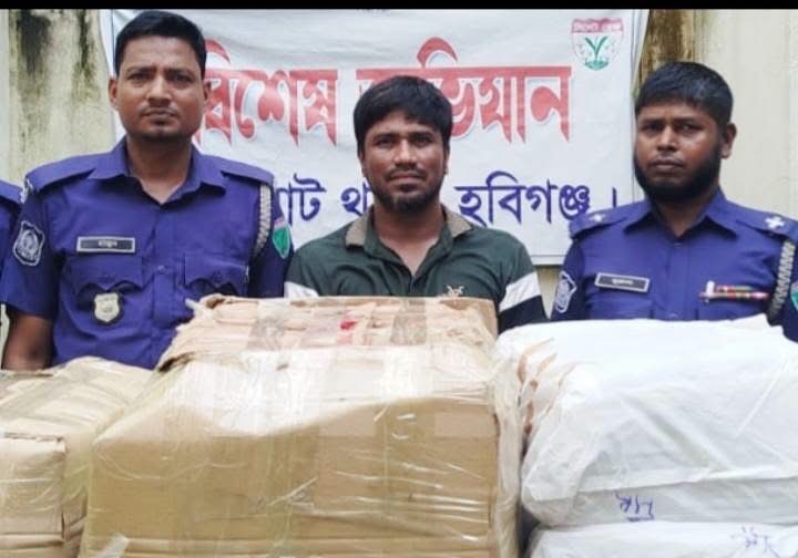 চুনারুঘাটে ৬ লক্ষ টাকার ভারতীয় শাড়ী ও ফটকাবাজি সহ উপজেলা ছাত্রলীগ নেতা হিরণ পুলিশের হাতে আটক