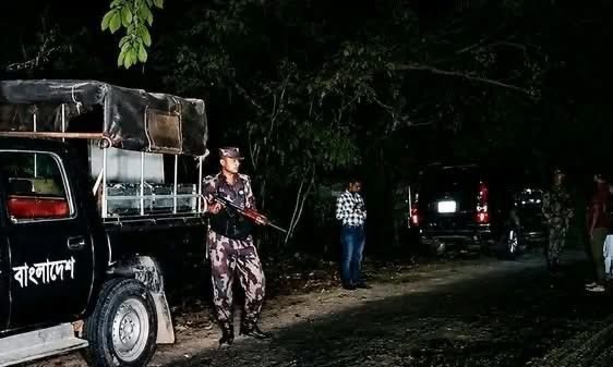 সাতছড়ির গহীন জঙ্গলের মাটির নিচ থেকে বিপুল পরিমাণ অস্ত্র ও গোলাবারুদ উদ্ধার