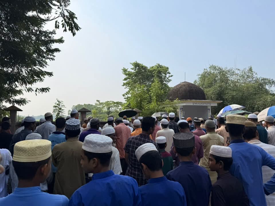 মমিনপুর গ্রামে কাজল মাস্টারের স্ত্রী’র জানাজা সম্পন্ন