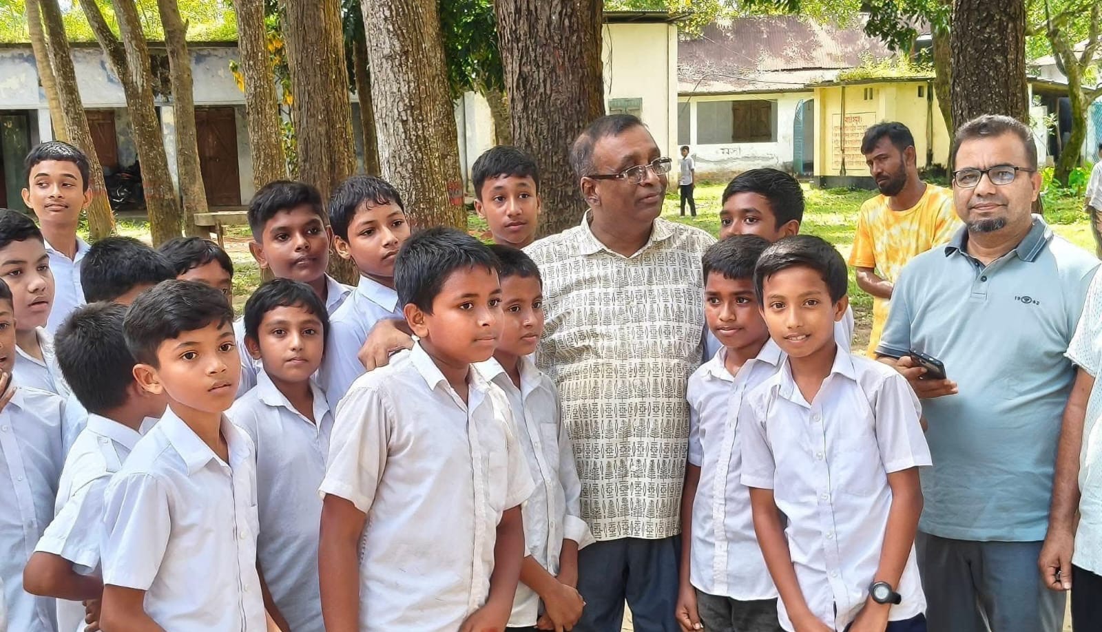 ডিসিপি হাই স্কুলে শিক্ষার মানোন্নয়নে কাজ করছেন সভাপতি নাজিম উদ্দীন শামসু