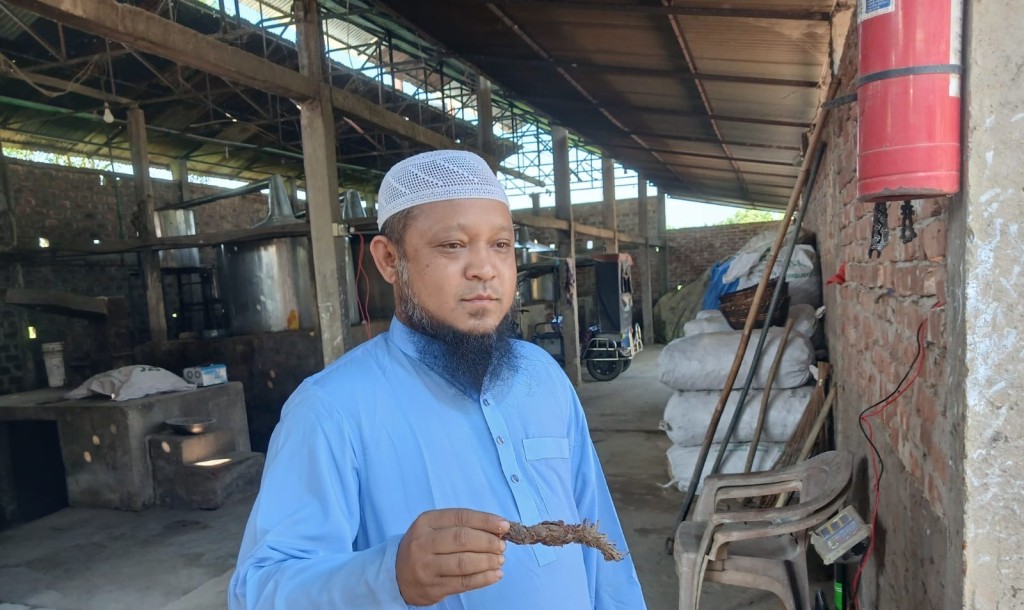 প্রবাসের ইচ্ছা ত্যাগ করে সফল উদ্যোক্তা চুনারুঘাটের ইমরান: ‘সুগান মন্ত্রী’তেল রপ্তানি করে আয় করছেন বৈদেশী মুদ্রা