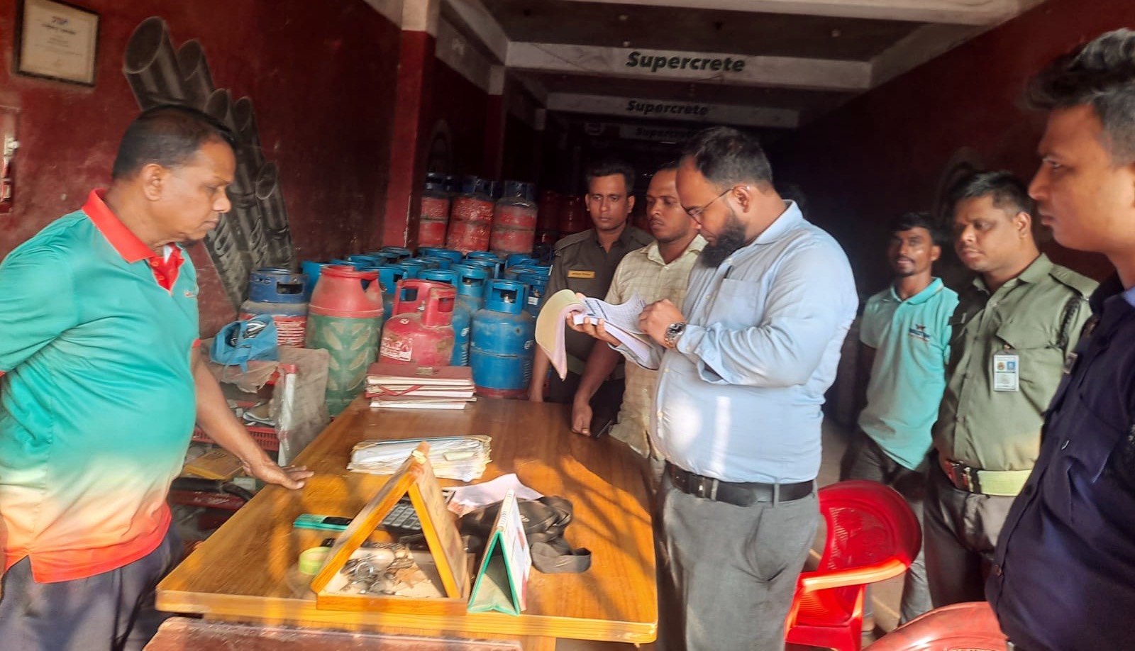 চুনারুঘাটে যে কারণে এলপিজি’র, ডিলার কে ৫০ হাজার টাকা জরিমানা করা হলো
