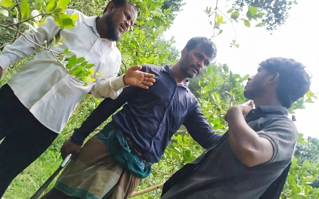 কালা বাহিনীর বিরুদ্ধে অস্ত্রের মুখে লেবু বাগান দখলের অভিযোগ, জমি হারানোর শঙ্কায় কৃষক!