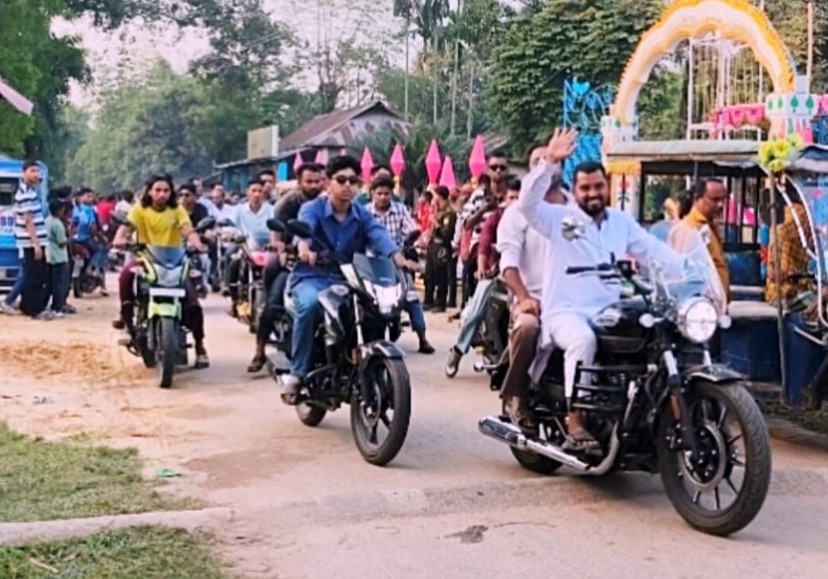 দেওরগাছ ইউনিয়নে হাজারো ভক্তের মন জয়: মোটরসাইকেল শোভাযাত্রা নিয়ে পূজা মণ্ডপ পরিদর্শনে ছাত্রদল নেতা মারুফ