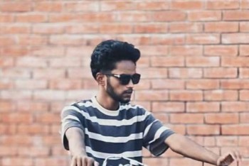 গাজীপুরে শিক্ষক-কে ঘুষি কান্ডে থানায় মামলা আসামী ধরতে শিক্ষার্থীদের আল্টিমেটাম