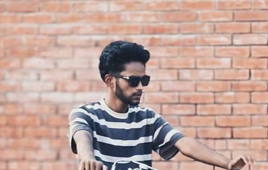 গাজীপুরে শিক্ষক-কে ঘুষি কান্ডে থানায় মামলা আসামী ধরতে শিক্ষার্থীদের আল্টিমেটাম
