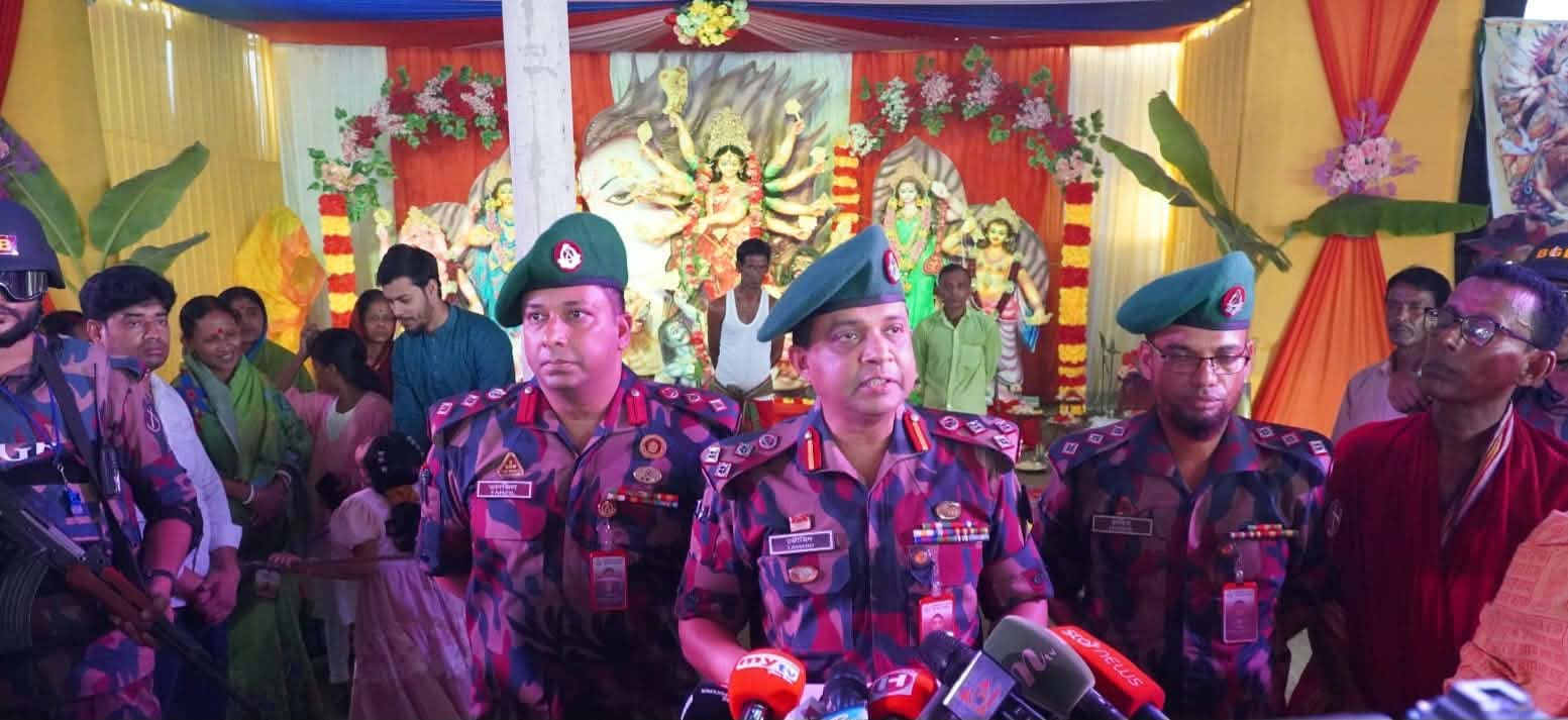 দুর্গাপূজার নিরাপত্তায় ড্রোন নজরদারি, মাঠে ৩৪ প্লাটুন বিজিবি